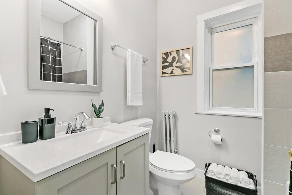 Spacious & Stylish 2BR Apartment with Wi-Fi - Francisco 2&3 photo