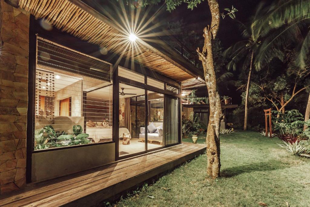 Villa 450 m² dengan 3 kamar tidur dan 3 kamar mandi pribadi di Selong Belanak (Villa Kiri - Secluded Jungle Paradise)