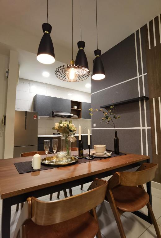 Luxurious Rustic Suite Conezion Botanical Garden IOI City Mall Putrajaya 5 plus 1 Paxs 3 Rooms 2 Bat photo