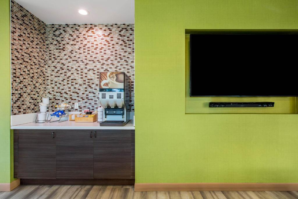 La Quinta Inn & Suites Pomona Photo 45