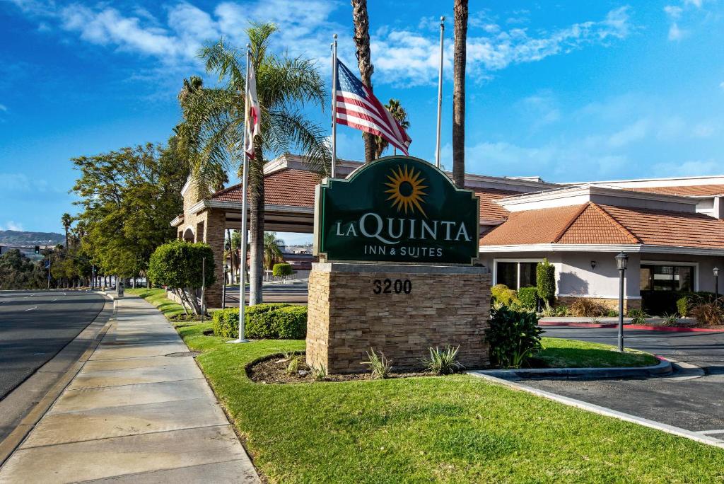 La Quinta Inn & Suites Pomona Photo 46