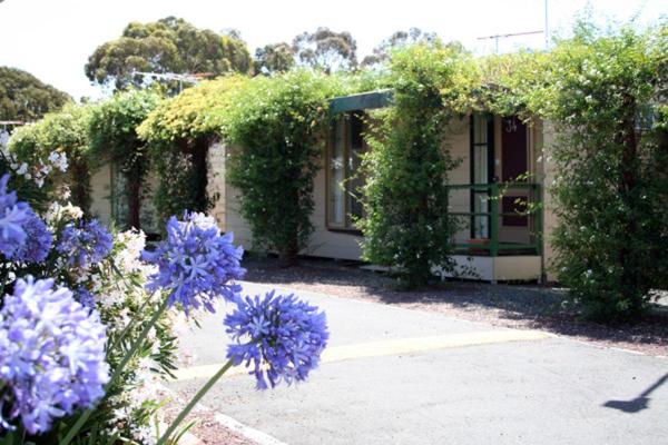 Entrance, West City Motel in Melbourne