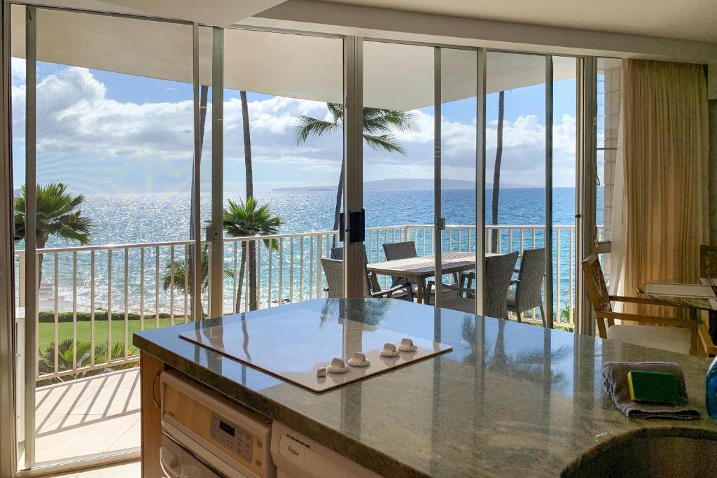 Kamaole Nalu 305, Breathtaking Ocean Views, AC, Kihei