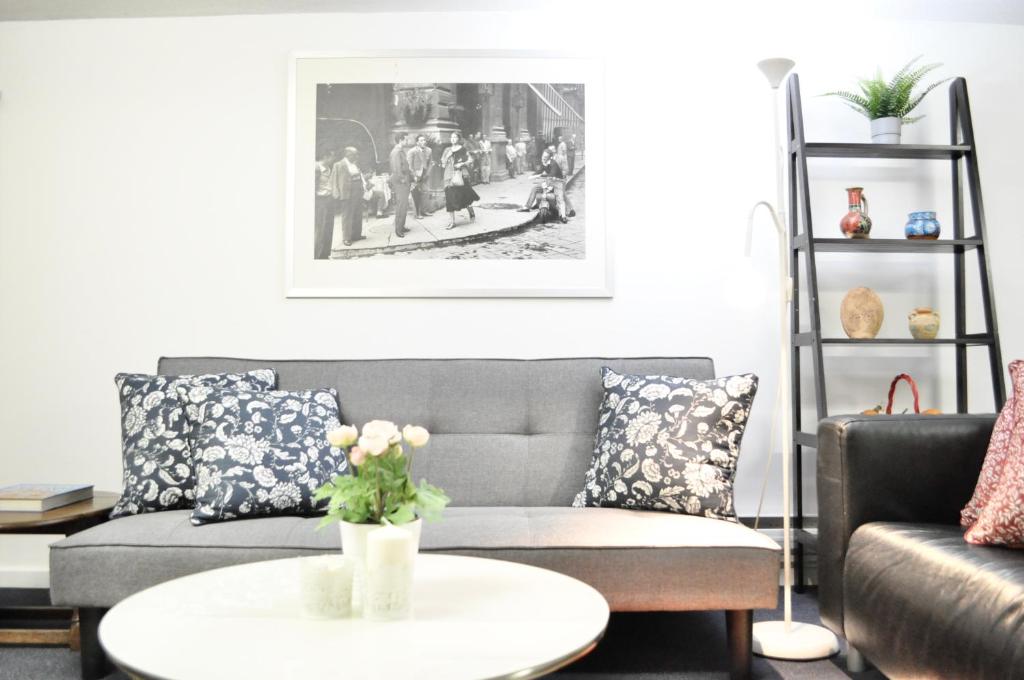 Spacious 2 Bedroom private basement suite in Lynn Canyon — Hotel in Vancouver (BC)