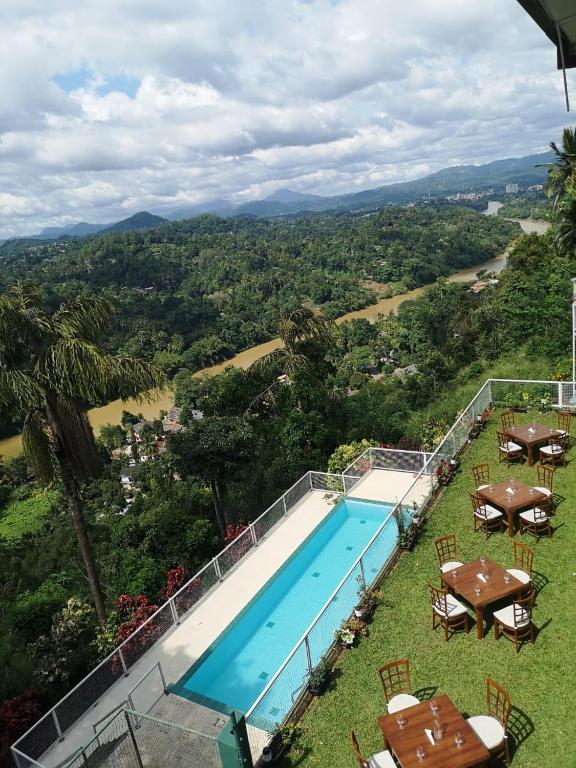 The Mountbatten Hotel — Hotel in Kandy