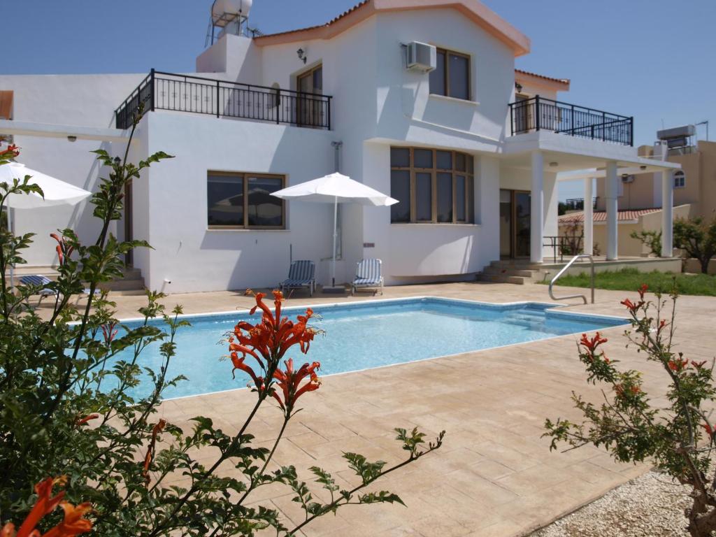 Villa coral. Коралловый залив Кипр.