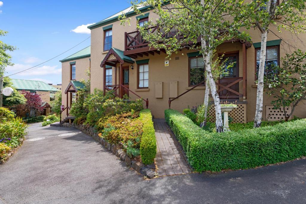 Hideaway on George photo