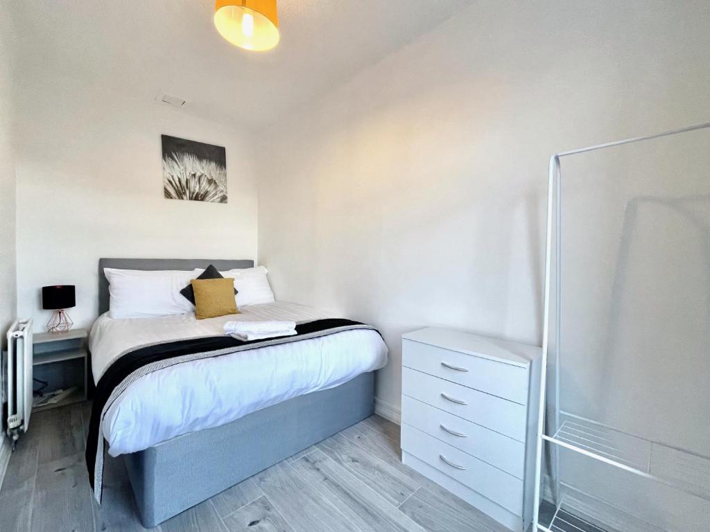 Kingsbridge Apartment photo