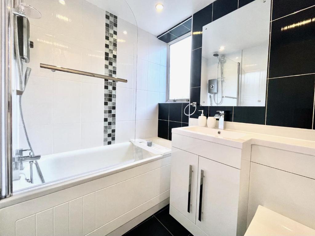 Kingsbridge Apartment photo