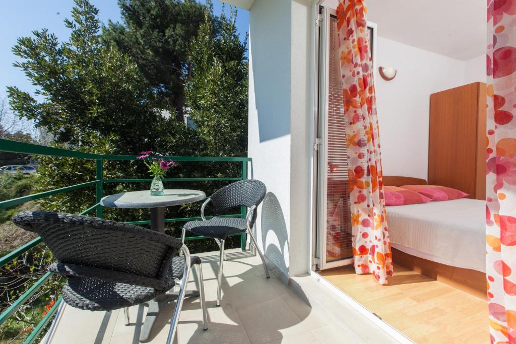 Apartments Meri Makarska photo