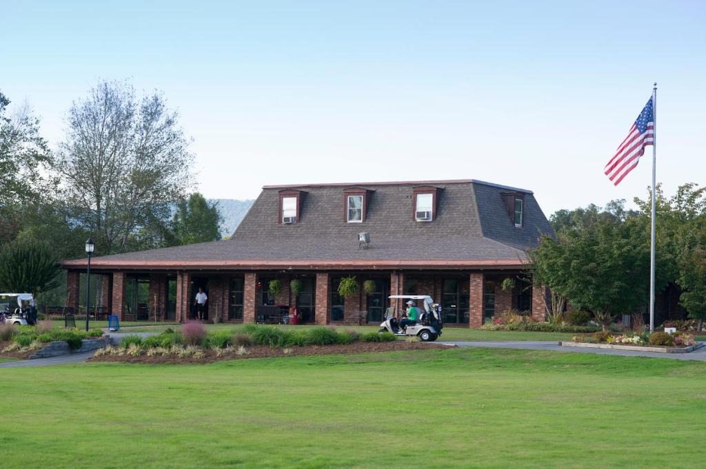 Etowah Valley Golf &amp; Resort — Hotel in Etowah (NC)
