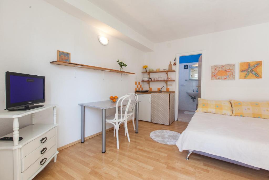 Apartments Meri Makarska photo