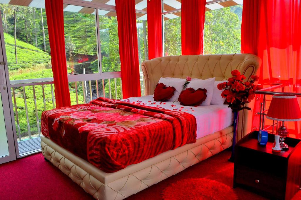 GRAND ADAMSPEAK CABANA SUITE photo