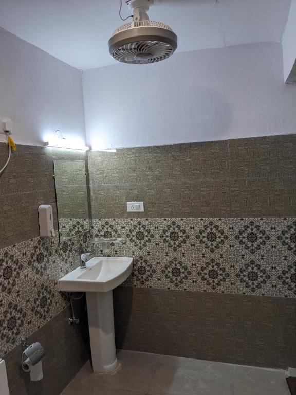 Private Rooms with International Airport View photo