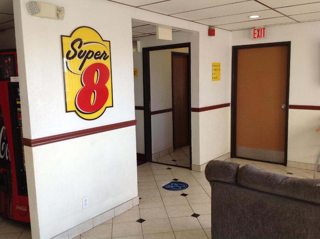 Super 8 By Wyndham Winchester Va Photo 20