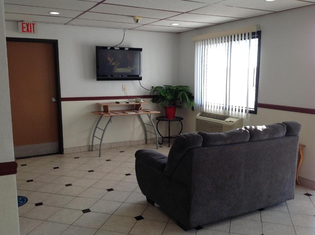 Super 8 By Wyndham Winchester Va Photo 22