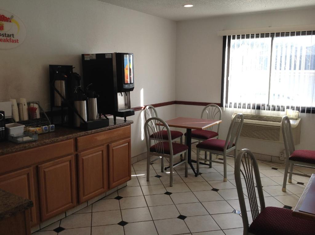 Super 8 By Wyndham Winchester Va Photo 24