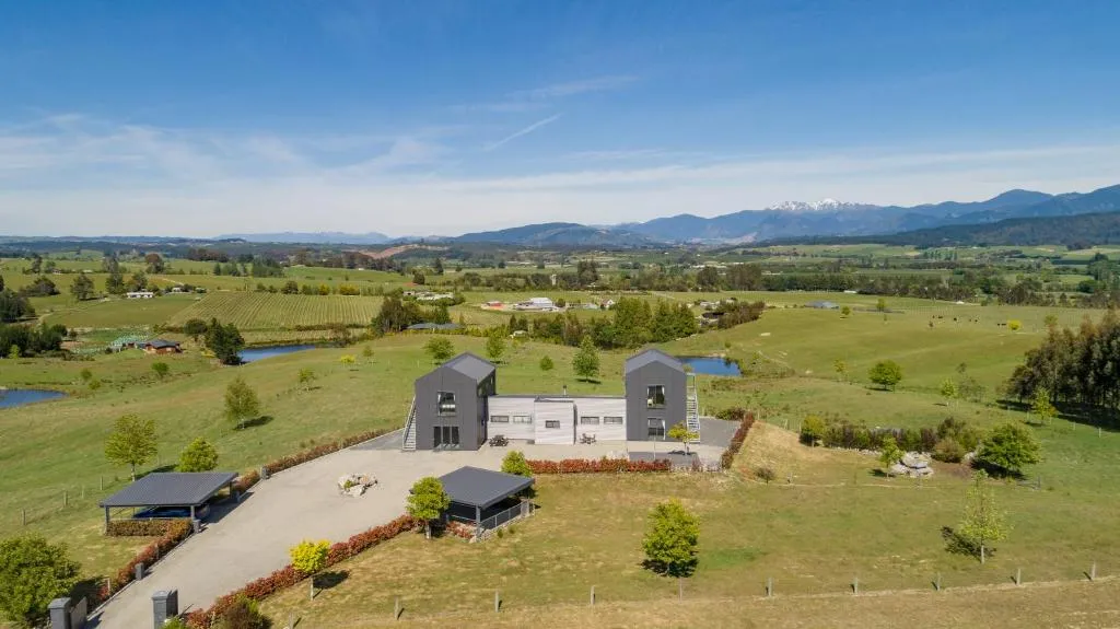 Tasman View Accommodation，位于Lower Moutere的酒店