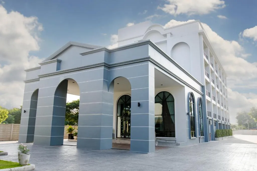 Le Lert Hotel Ratchaburi, hotel in Ratchaburi