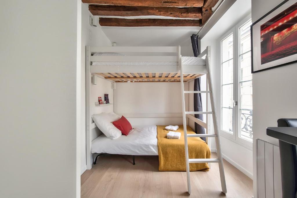 Lovely Mezzanine Studio in the Heart of Paris 3M - 2