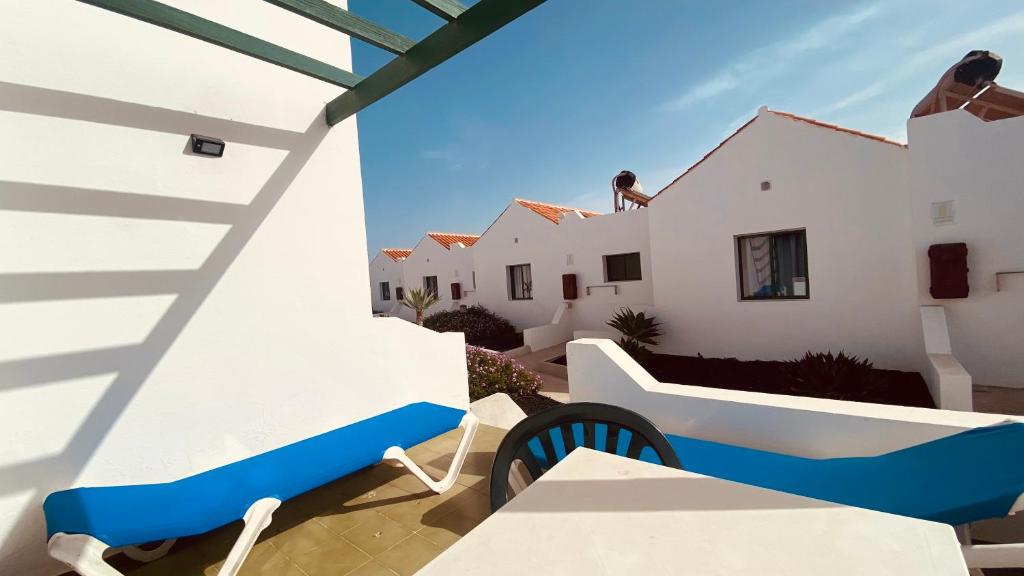 Casthotels Fuertesol Bungalows — Hotel building in Caleta De Fuste, Canary Islands