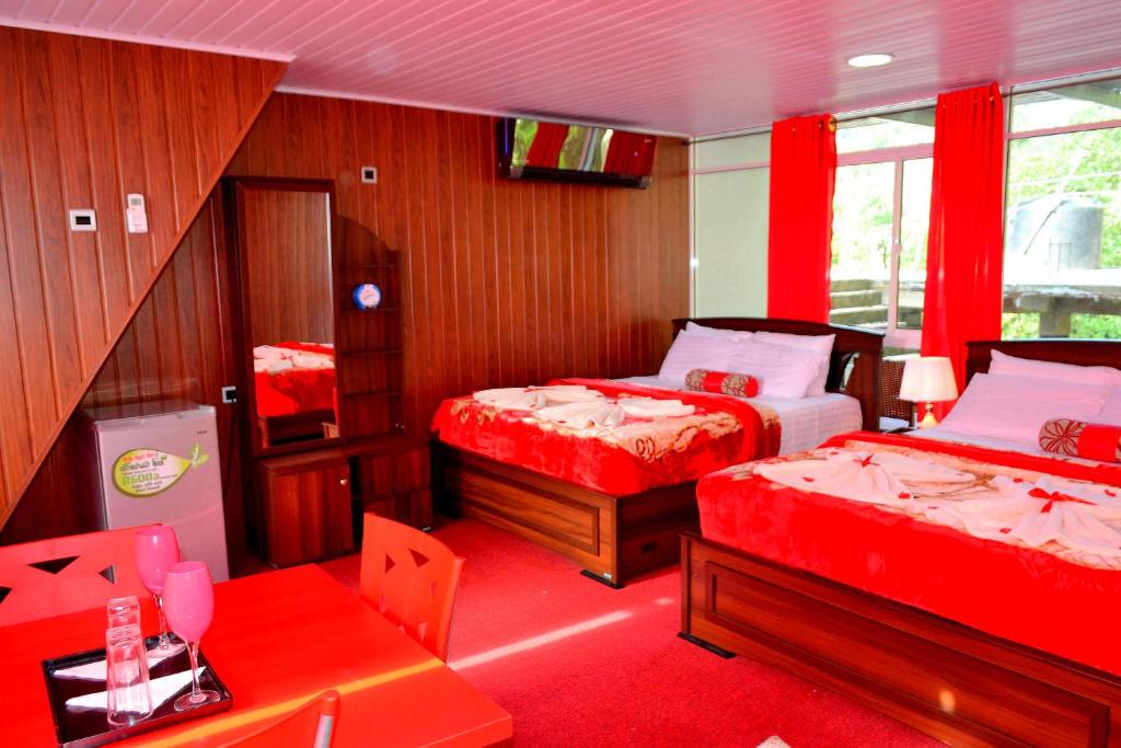 GRAND ADAMSPEAK CABANA SUITE photo