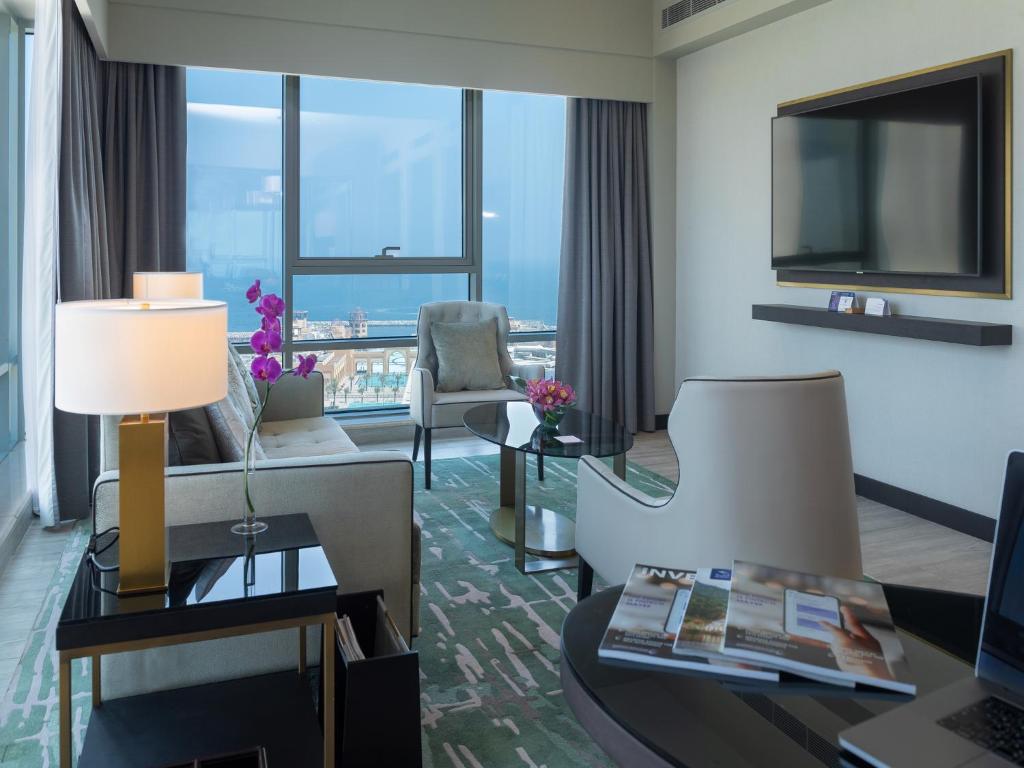 Shared lounge/TV area