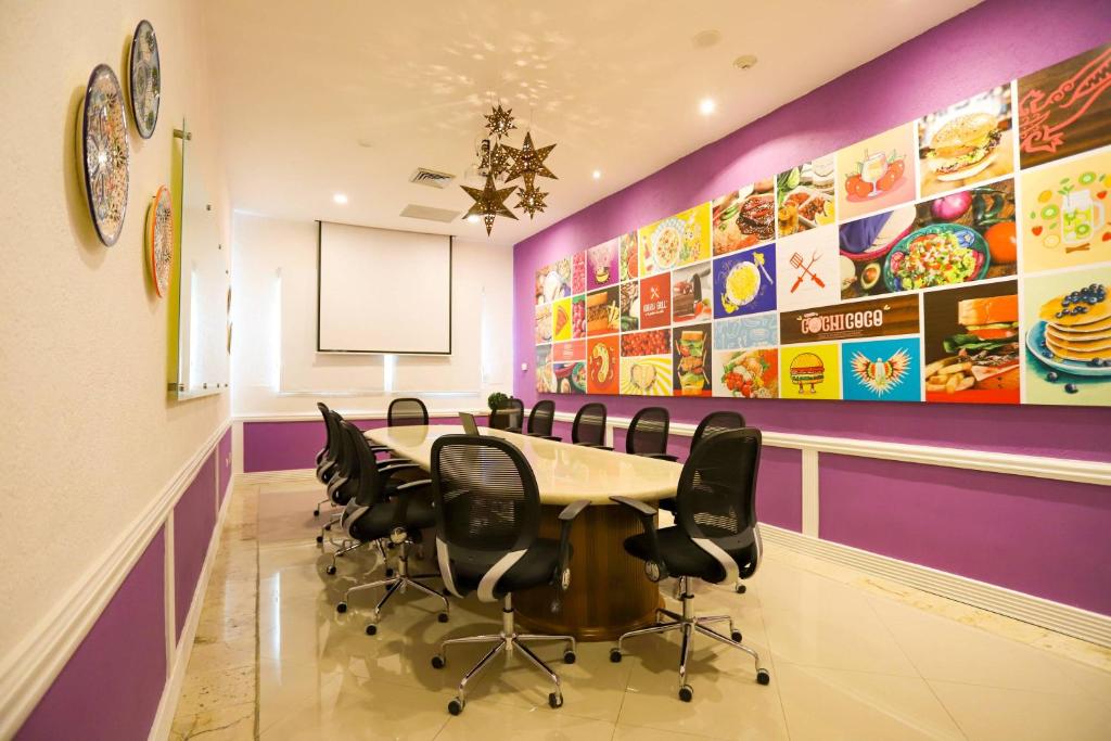 Shared lounge/TV area