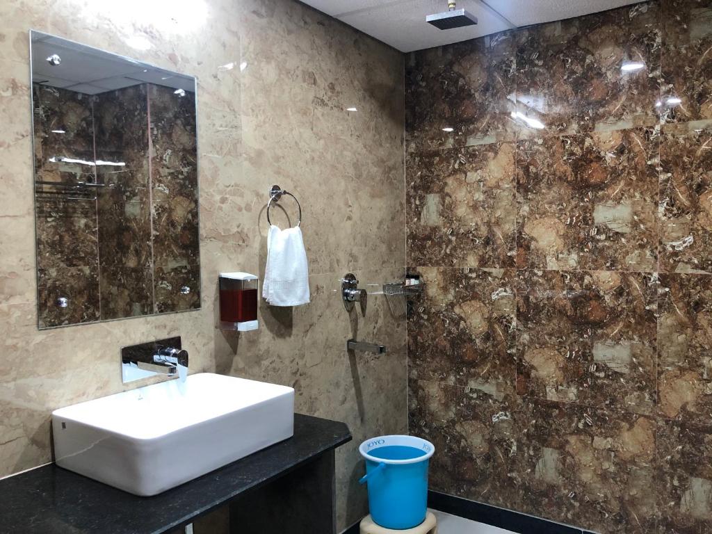 Hotel M K Plaza photo