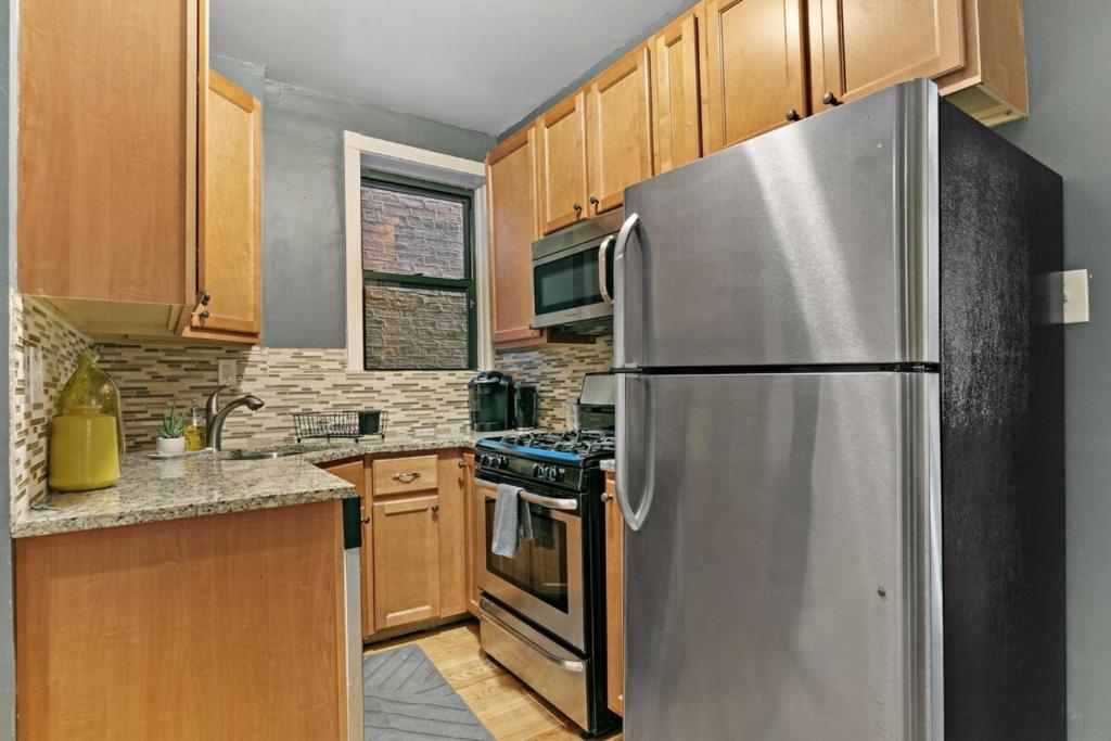 Feel the Vibe 2BR Designer Apartment - Halsted 3D photo