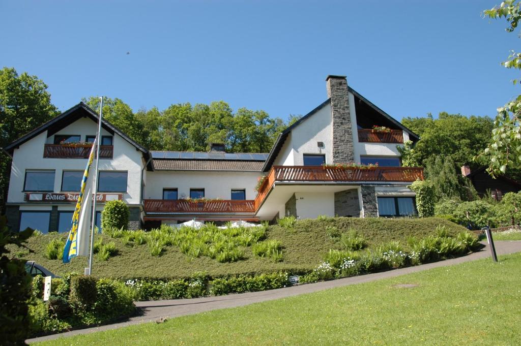 Pension Haus Diefenbach — Hotel in Heimbach
