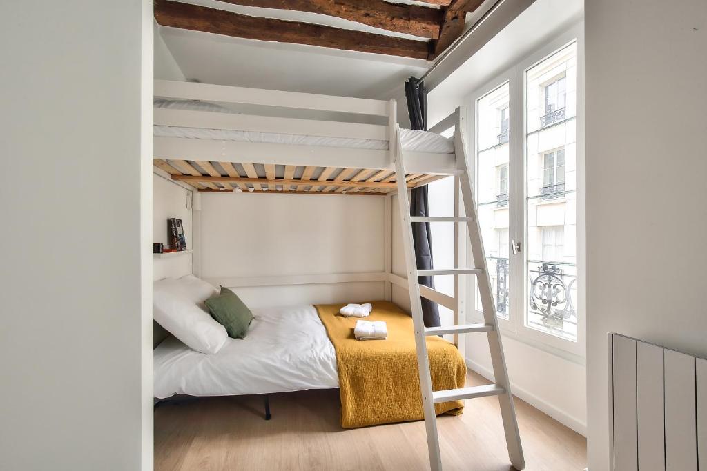 Cosy Mezzanine Studio in the Heart of Paris (4) - 5