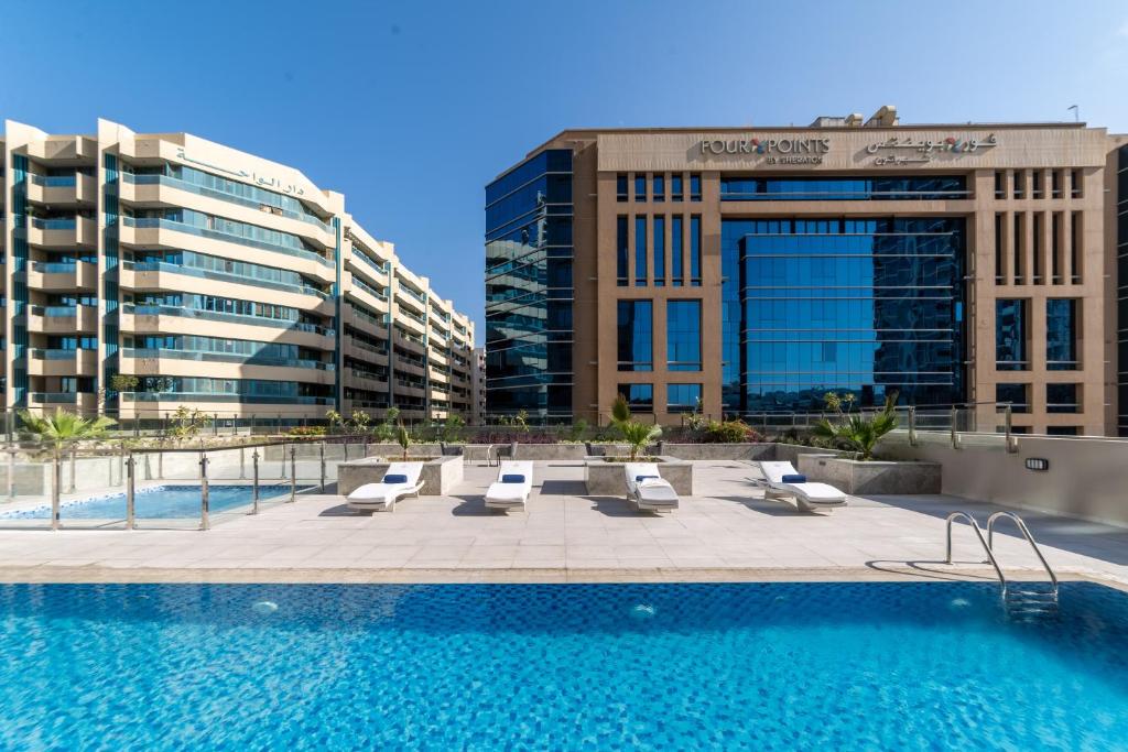 Swimming pool, Suha Mina Rashid Hotel Apartments in Dubai