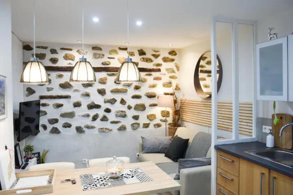 Gîte urbain ancienne écurie au centre ville et PARKING, Nantes