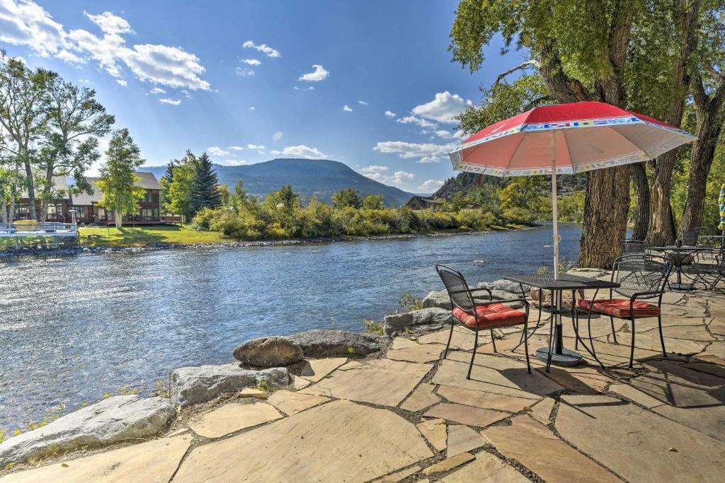 Riverfront South Fork Abode with Views Fish and Hike, South Fork