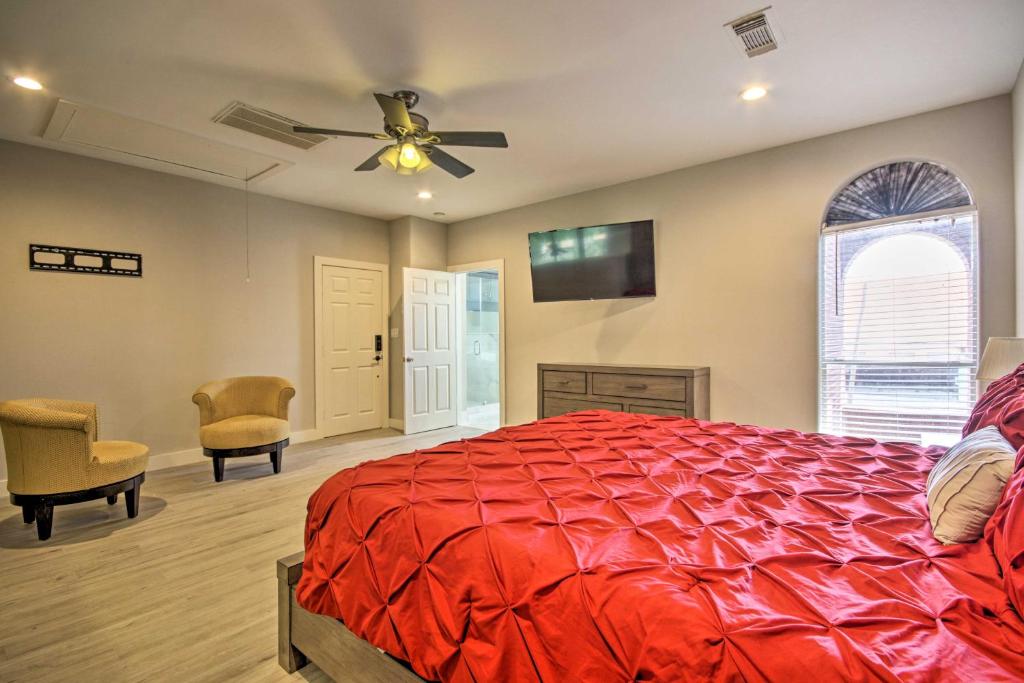 Upscale EaDo Townhome - Walk to BBVA and Local Bars! photo