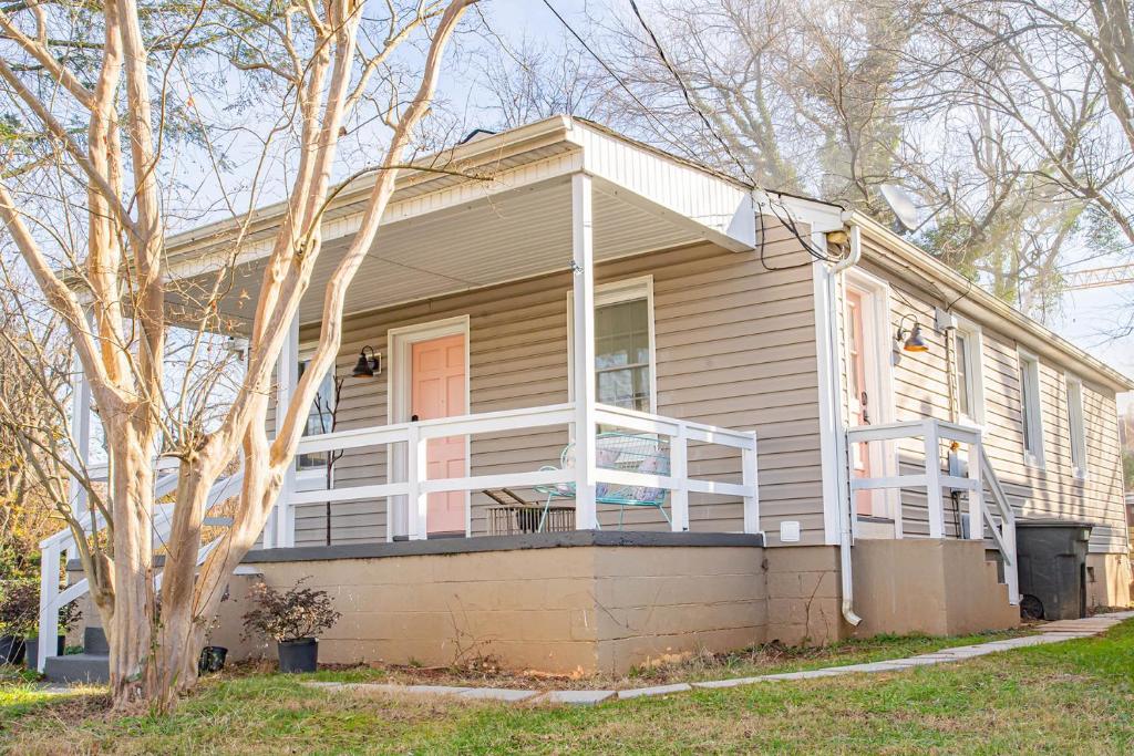 Apartment Near Downtown Mall + UVA Campus! in in in Charlottesville (VA