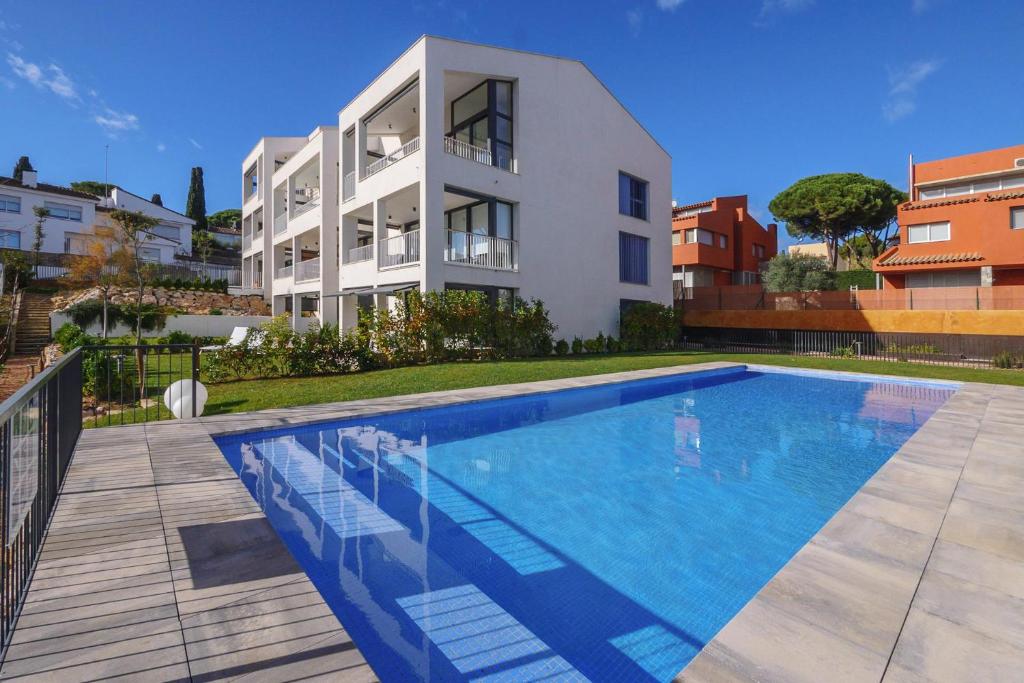 X-3 CALELLA DE PALAFRUGELL 6 PaX - 2