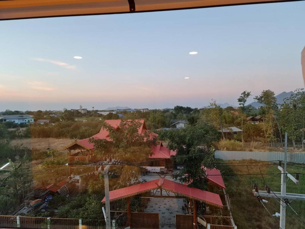 สภาพแวดล้อมโดยรอบ