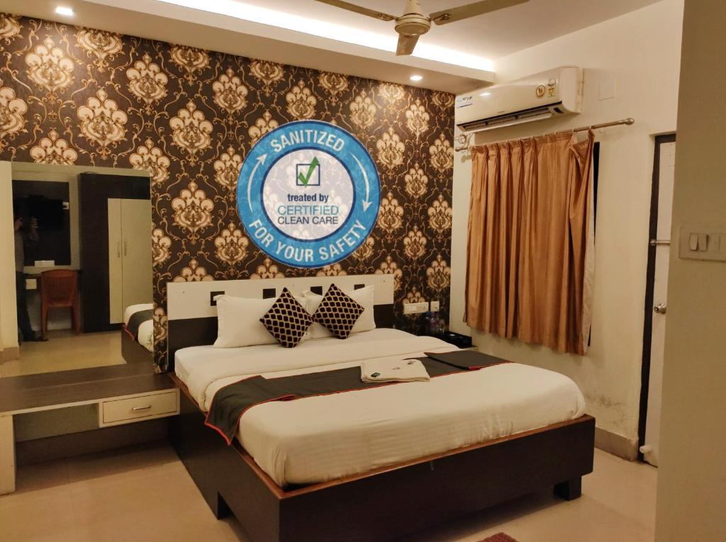 OYO 18409 HOTEL SUN CITY photo