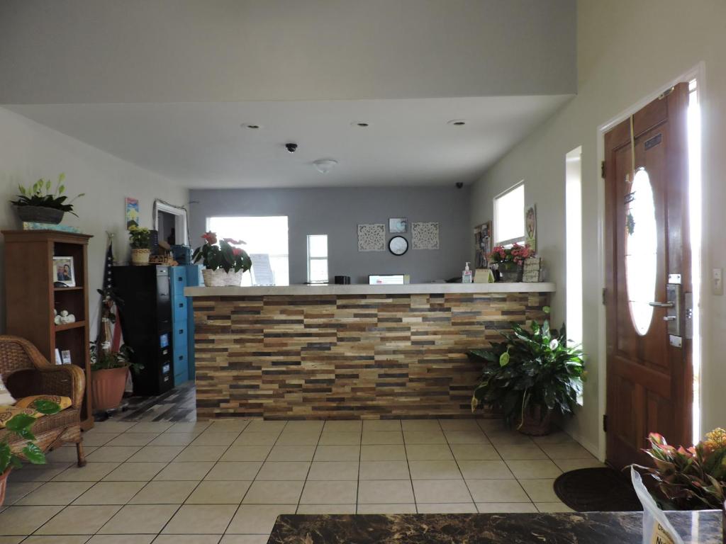 Riata Inn - Crystal City photo