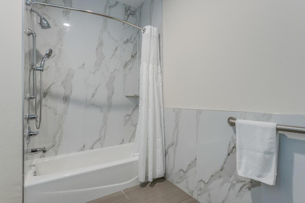 Americas Best Value Inn & Suites Katy photo