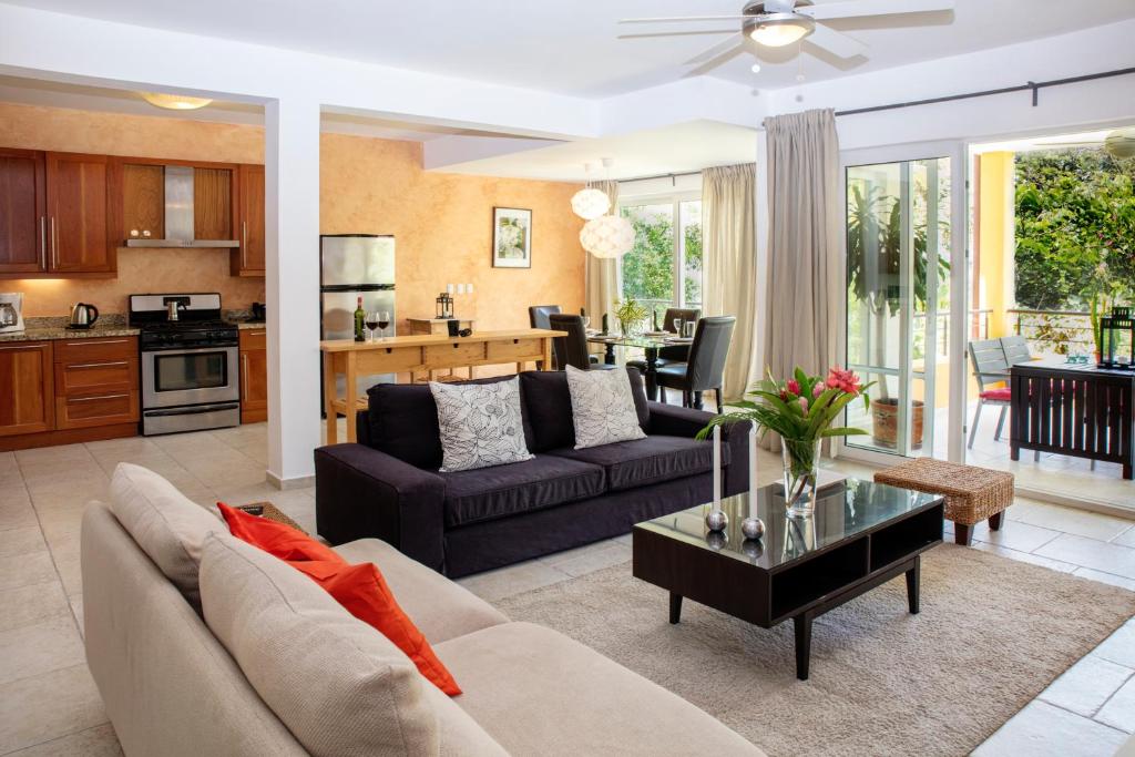 Infiniti Blu Luxury Ocean Front Condos