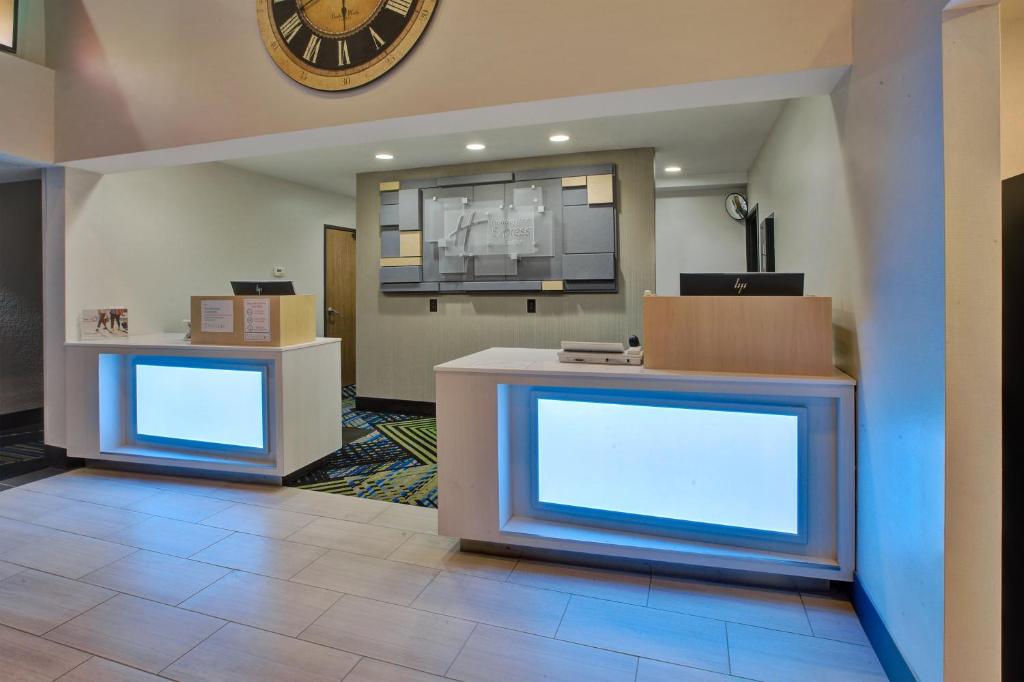 Holiday Inn Express Hotel & Suites Petoskey photo