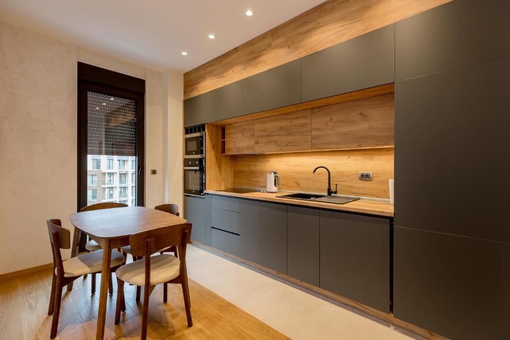 Athos Square Apartments 전경