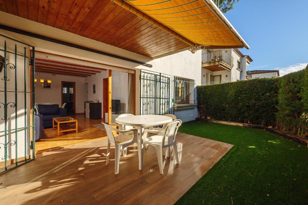 AA-1 CALELLA DE PALAFRUGELL 6PaX - 3