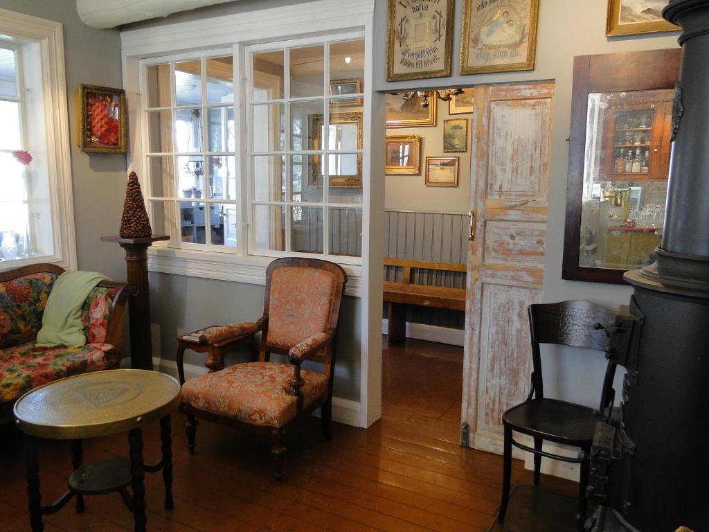 Hotel & Cafe Lanterna photo