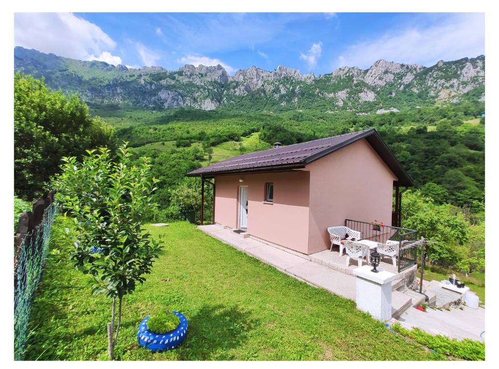 Privatni smjestaj "Mratinje" — Hotel in Pluzine