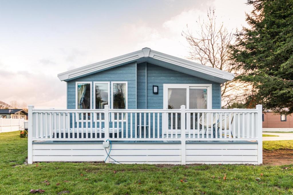 The Haven Lodge with Hot Tub, York