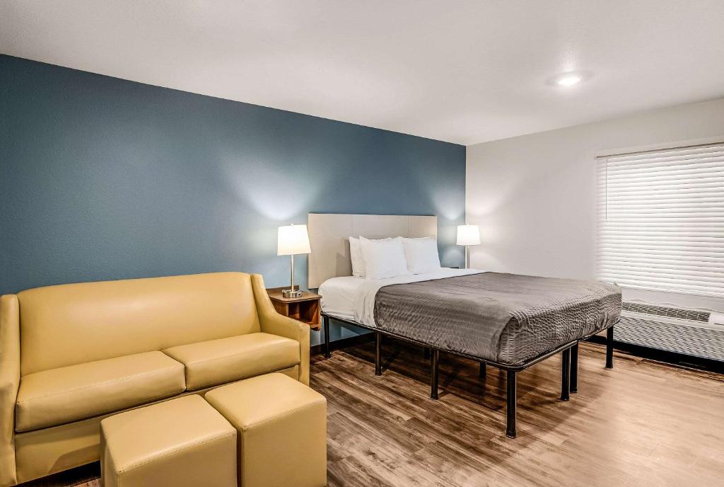 WoodSpring Suites West Des Moines photo